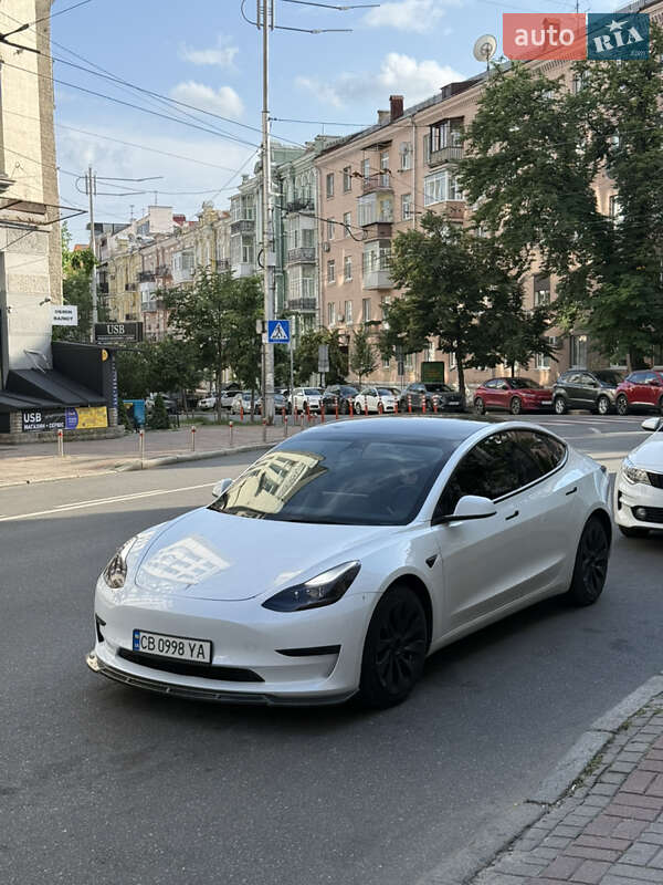 Седан Tesla Model 3 2022 в 