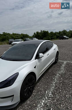 Седан Tesla Model 3 2022 в 