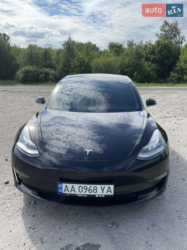 Седан Tesla Model 3 2019 в 