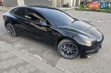 Седан Tesla Model 3 2021 в 