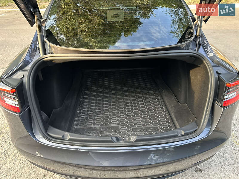 Седан Tesla Model 3 2023 в Дніпрі