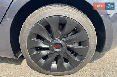 Седан Tesla Model 3 2023 в 