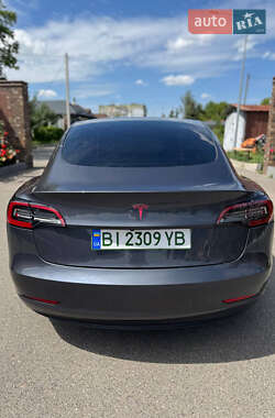 Седан Tesla Model 3 2023 в 