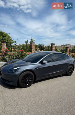 Седан Tesla Model 3 2023 в 