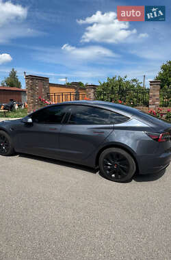Седан Tesla Model 3 2023 в 
