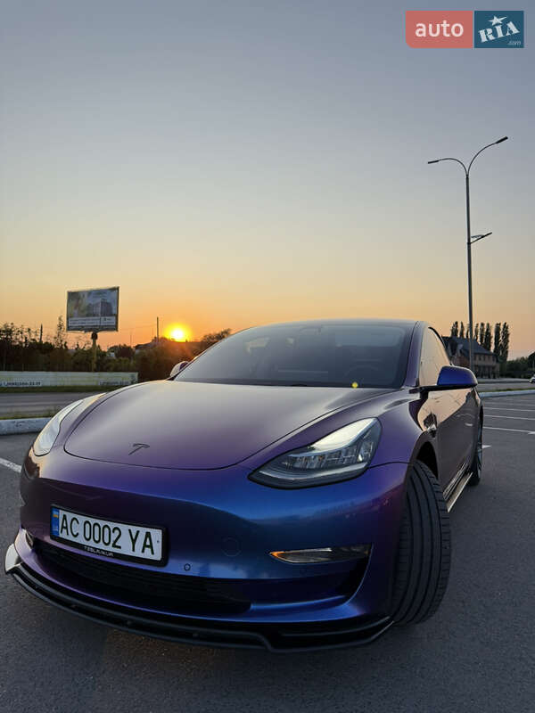 Седан Tesla Model 3 2018 в Луцьку