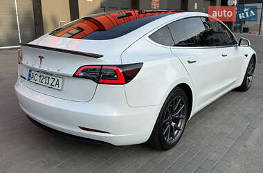 Седан Tesla Model 3 2020 в 
