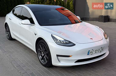 Седан Tesla Model 3 2020 в Луцке