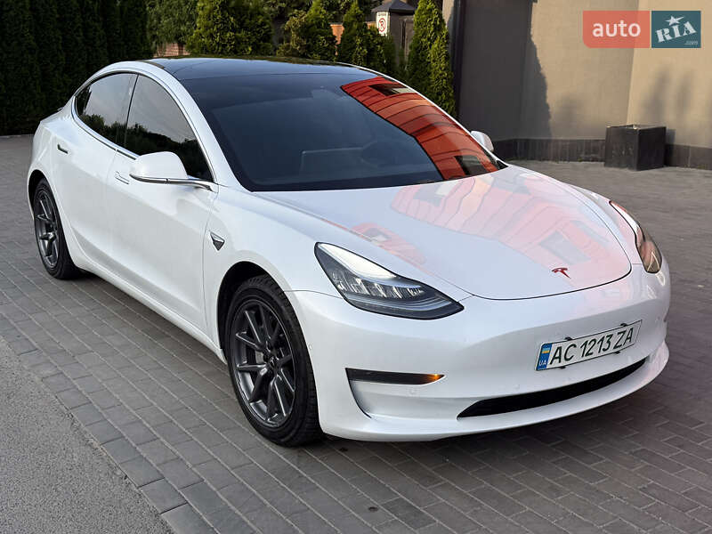 Седан Tesla Model 3 2020 в 