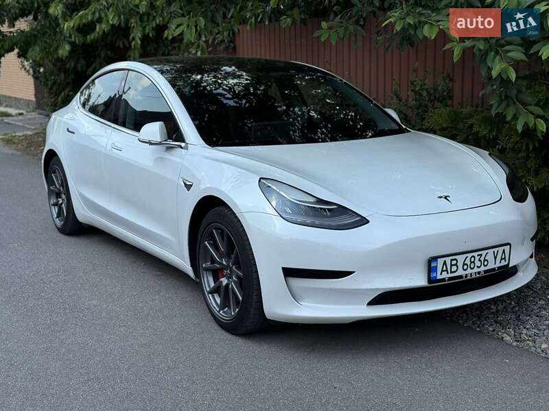 Седан Tesla Model 3 2020 в 