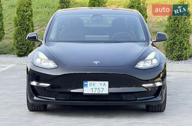 Седан Tesla Model 3 2022 в 
