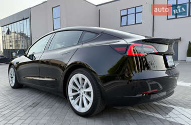 Седан Tesla Model 3 2022 в 