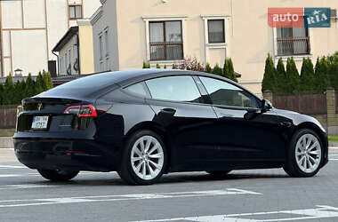 Седан Tesla Model 3 2022 в 