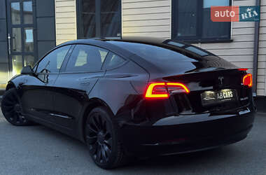 Седан Tesla Model 3 2021 в 