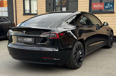 Седан Tesla Model 3 2021 в 