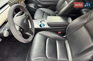 Седан Tesla Model 3 2021 в 