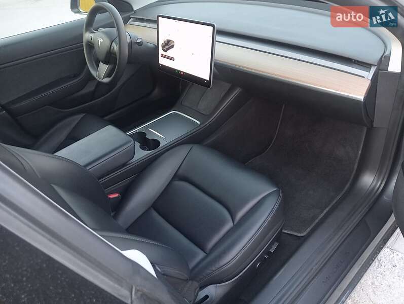 Седан Tesla Model 3 2021 в Шепетівці
