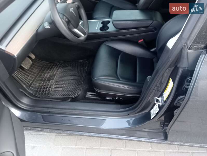 Седан Tesla Model 3 2021 в Шепетівці