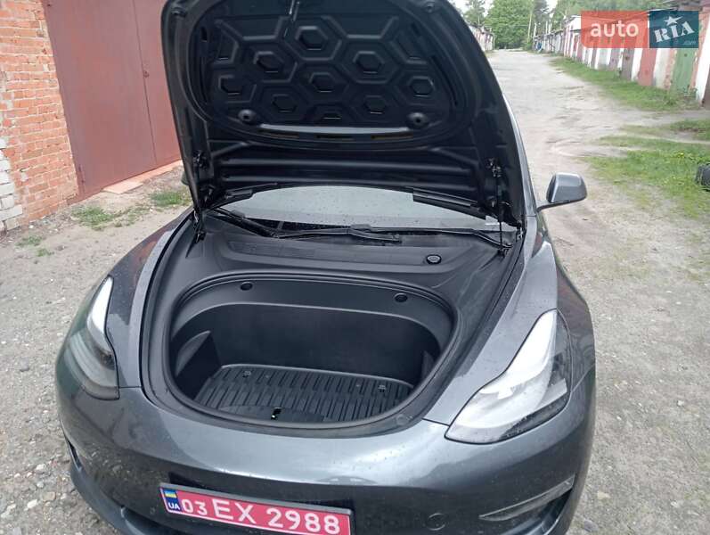Седан Tesla Model 3 2021 в Шепетівці