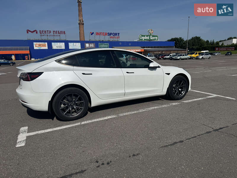 Седан Tesla Model 3 2021 в Львові