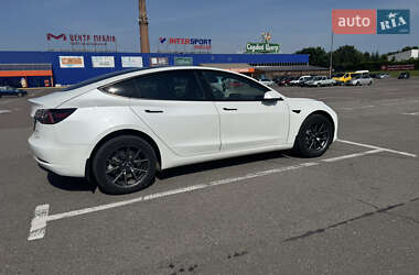 Седан Tesla Model 3 2021 в 
