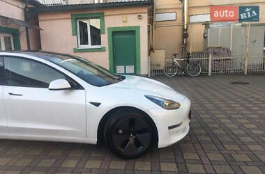 Седан Tesla Model 3 2023 в 