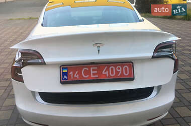 Седан Tesla Model 3 2023 в 