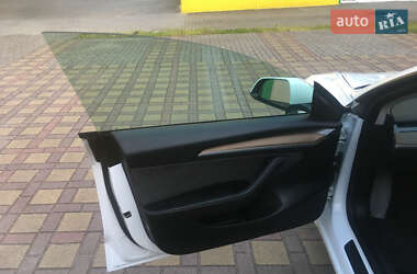 Седан Tesla Model 3 2023 в 