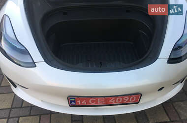 Седан Tesla Model 3 2023 в 