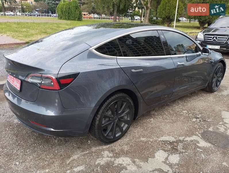 Седан Tesla Model 3 2019 в Ужгороді