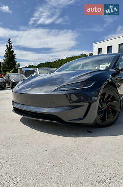 Седан Tesla Model 3 2024 в 