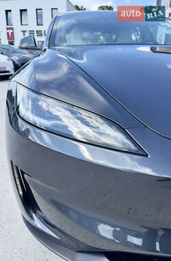 Седан Tesla Model 3 2024 в 