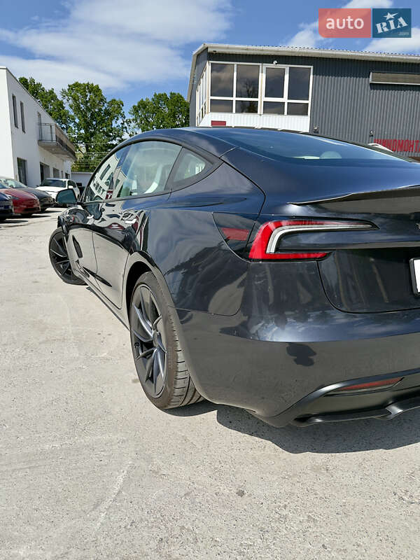 Седан Tesla Model 3 2024 в Виннице