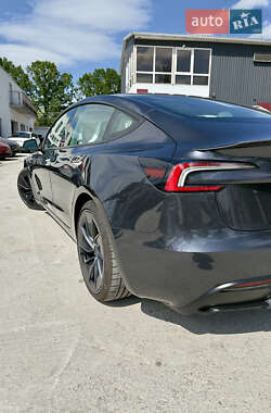 Седан Tesla Model 3 2024 в 