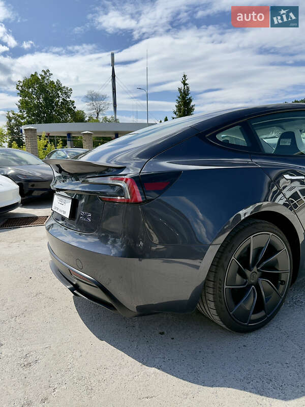 Седан Tesla Model 3 2024 в Виннице