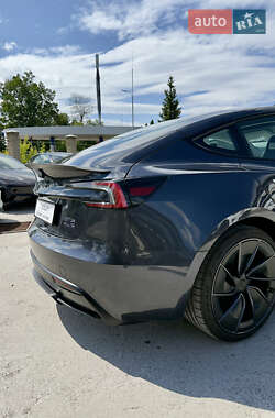 Седан Tesla Model 3 2024 в 