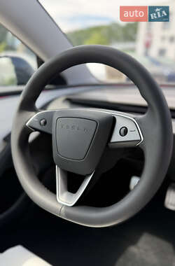 Седан Tesla Model 3 2024 в 