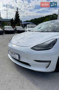 Седан Tesla Model 3 2022 в 