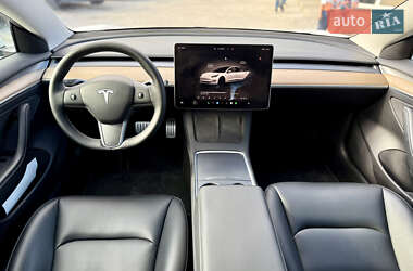 Седан Tesla Model 3 2022 в 