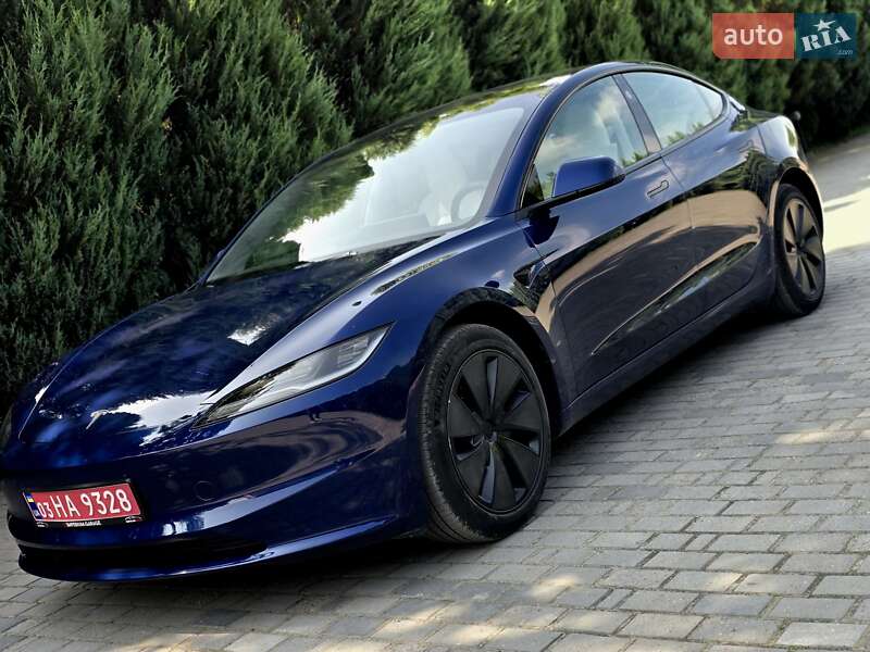 Седан Tesla Model 3 2024 в 