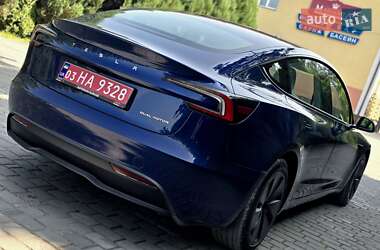 Седан Tesla Model 3 2024 в 