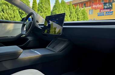 Седан Tesla Model 3 2024 в 