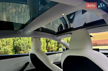 Седан Tesla Model 3 2024 в 