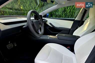 Седан Tesla Model 3 2024 в 