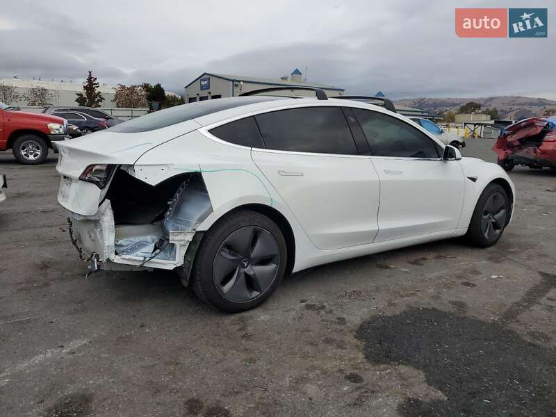 Седан Tesla Model 3 2020 в Львове