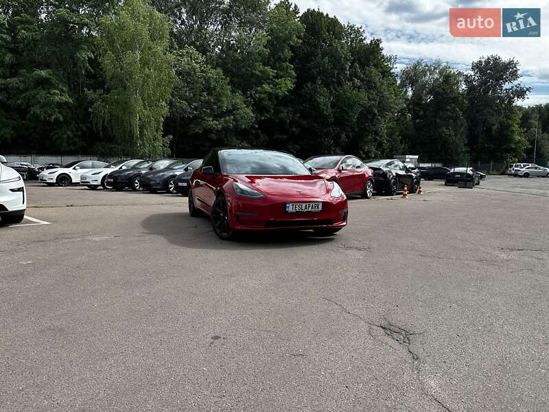Седан Tesla Model 3 2023 в 