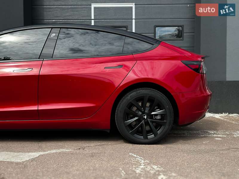 Седан Tesla Model 3 2023 в Києві
