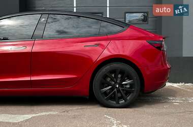 Седан Tesla Model 3 2023 в 