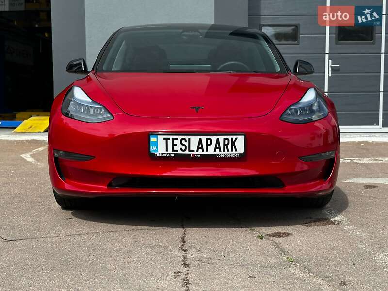 Седан Tesla Model 3 2023 в Києві