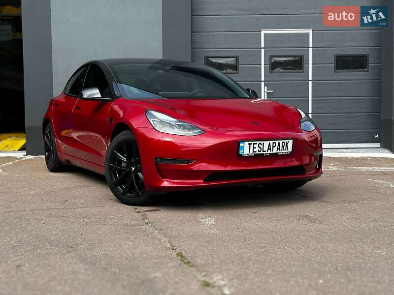 Седан Tesla Model 3 2023 в Києві